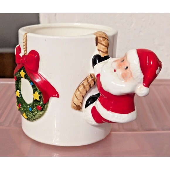 Vintage 1970's Christmas Wreath Coffee Mug Cup Santa Clause Handle 3.5-in Gift - Picture 3 of 5